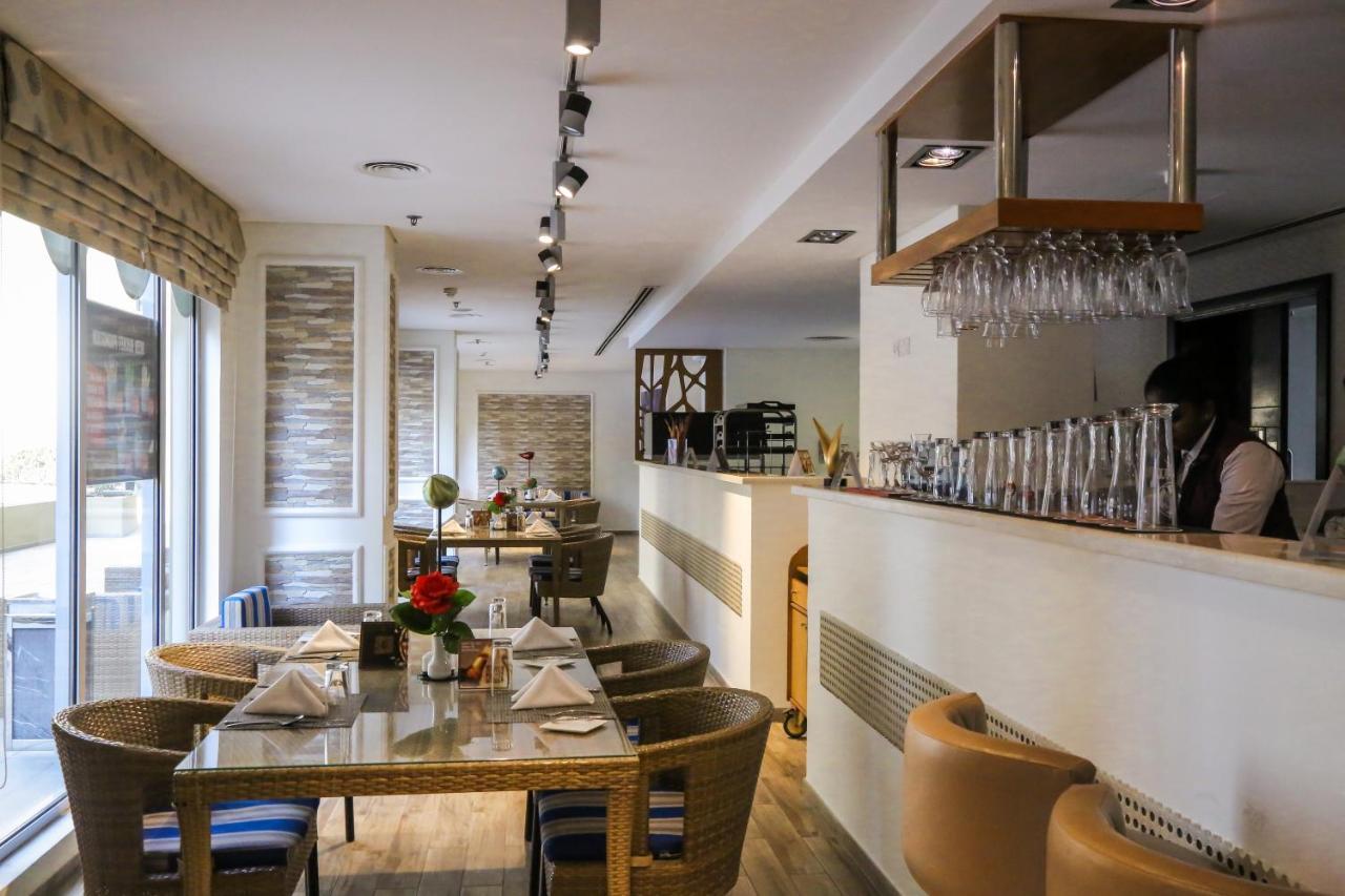 Gulf Suites Hotel Amwaj Манама Екстериор снимка