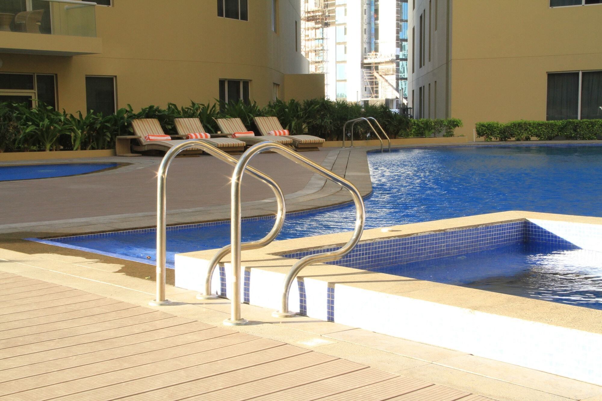 Gulf Suites Hotel Amwaj Манама Екстериор снимка