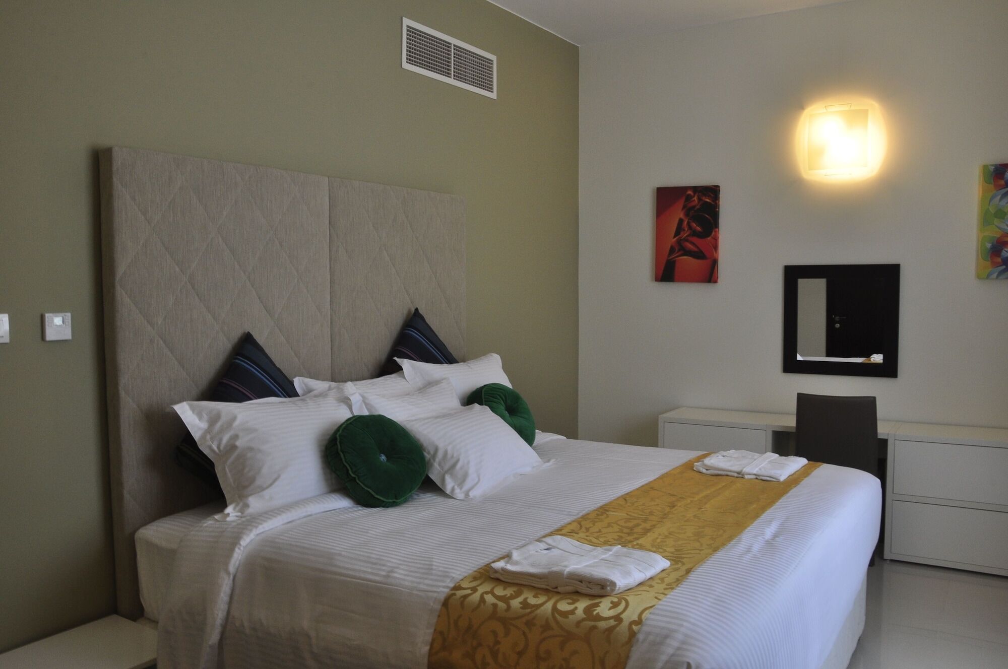 Gulf Suites Hotel Amwaj Манама Екстериор снимка