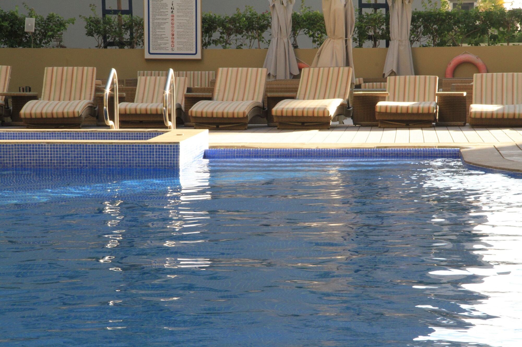 Gulf Suites Hotel Amwaj Манама Екстериор снимка